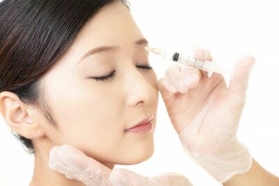【最新版・切らない美容医療】35年のベテラン美容外科医がおすすめ!注入治療でシワ改善、糸でたるみ解消