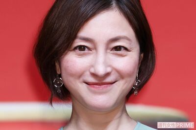 傷害容疑で逮捕の広末涼子、最後の公の場だった音楽フェスで『大スキ!』熱唱も衣装が「予想以上にダルマ」