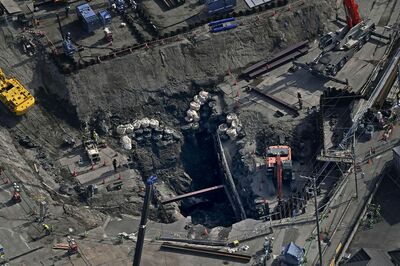 《埼玉・八潮市》道路陥没事故から1か月、今も取り残されるトラック運転手、悩まされる騒音と振動、悪臭の…