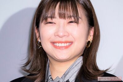 『紅白』初司会の伊藤沙莉、出場グループ名を噛んだあとのニヤニヤ笑いに批判の声「笑って誤魔化すなよ」